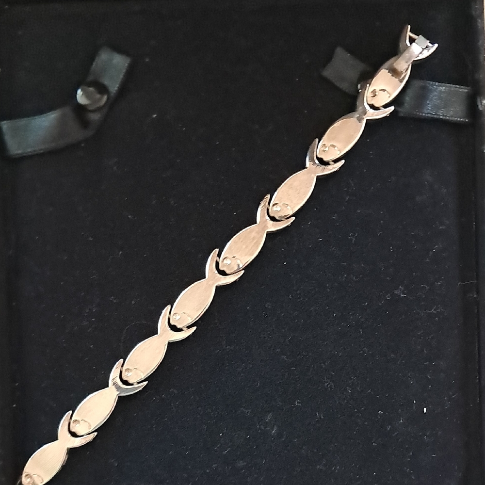 Elegant Silver Fish Bracelet